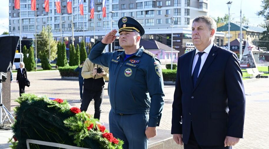 Глава МЧС России почтил память брянских Героев Великой Отечественной войны