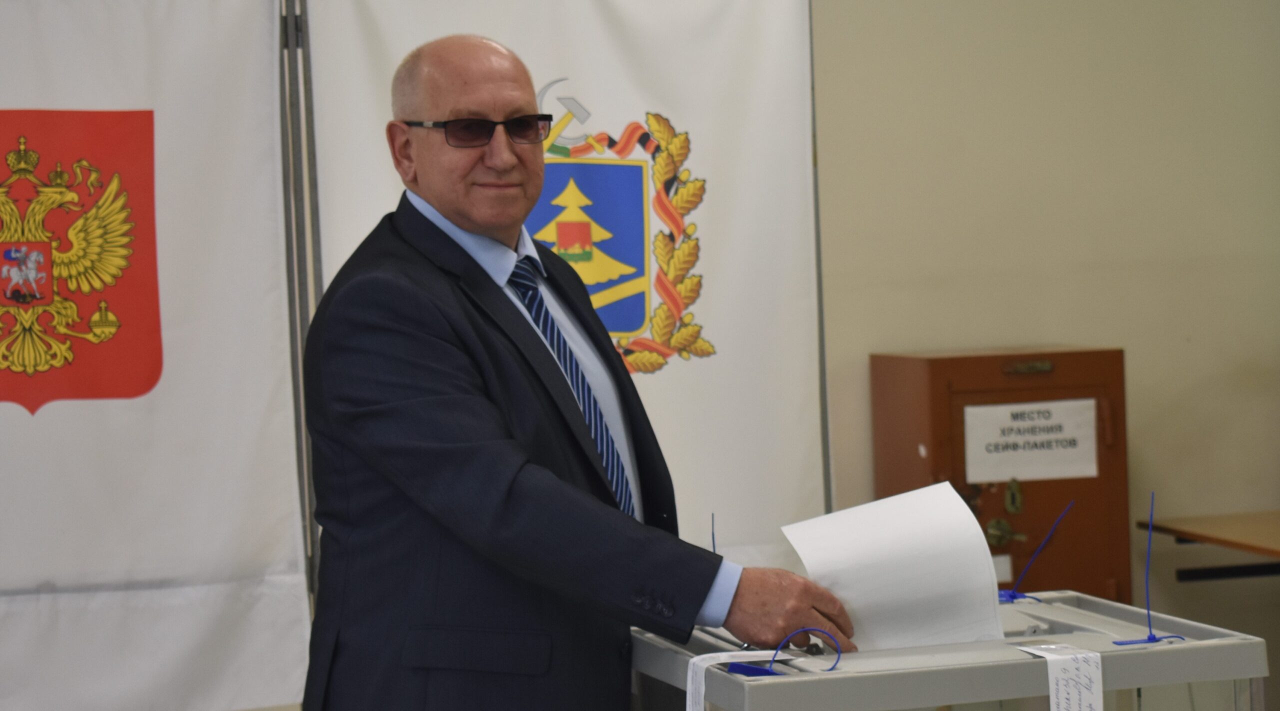 Глава города Дятьково проголосовал на выборах Губернатора