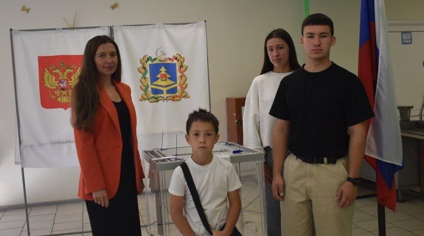 Жители Дятькова идут на выборы семьями