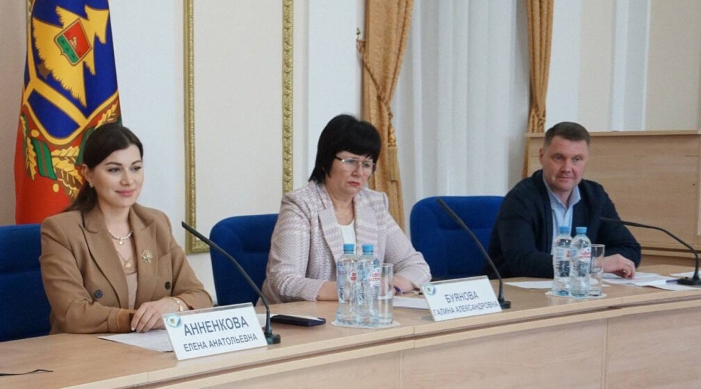 Председатель Избирательной комиссии Брянской области Елена Анненкова открыла обучение