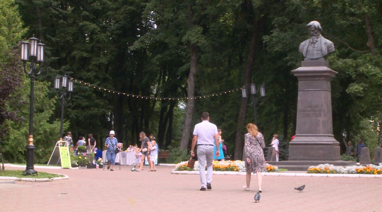 В Брянской области отмечают 208-ю годовщину со дня рождения Алексея Толстого