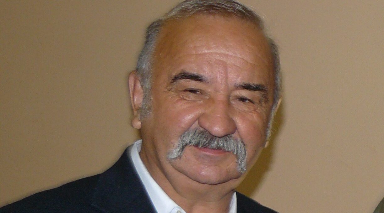 Воспитание — актуальная задача, необходимо усилить работу с подрастающим поколением