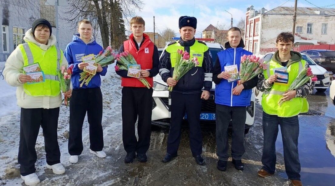 Женщин-водителей с наступающим праздником поздравили в Карачевском районе