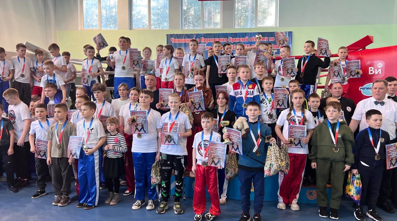 В Фокино в СК «Триумф» прошел турнир по кикбоксингу «Путь к Победе»