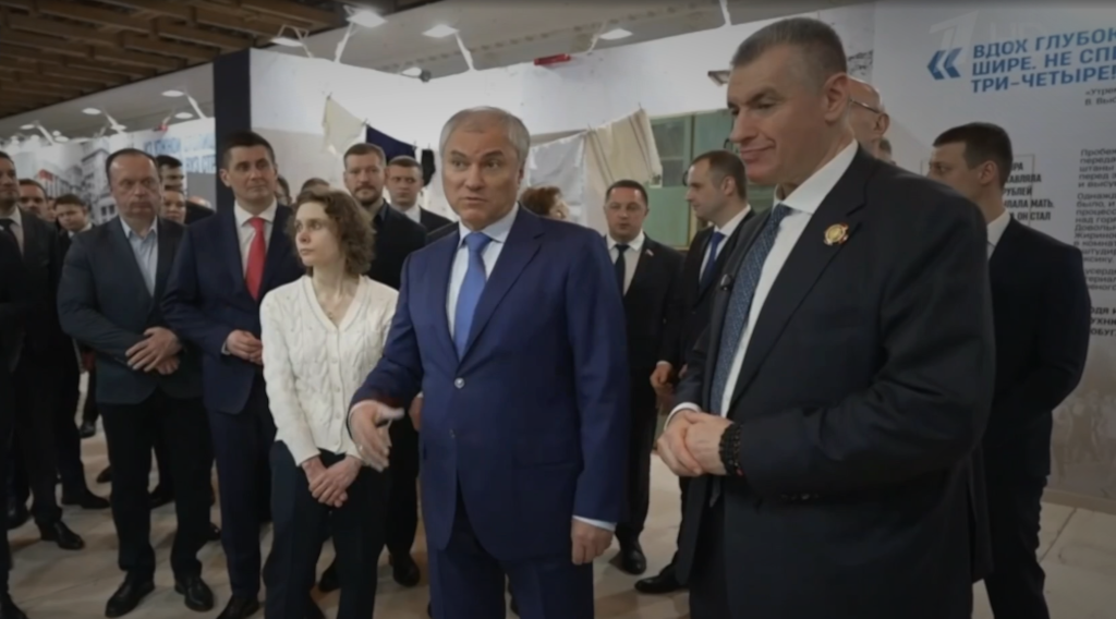 Сергей Антошин посетил выставку «Жириновский. Продолжение. ЛДПР»