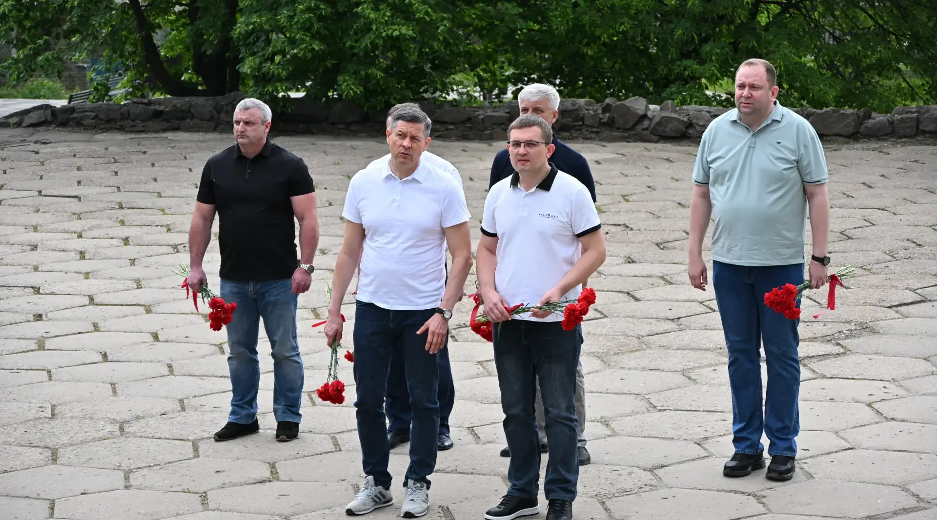 Егор Ковальчук возложил цветы к памятнику Неизвестному солдату