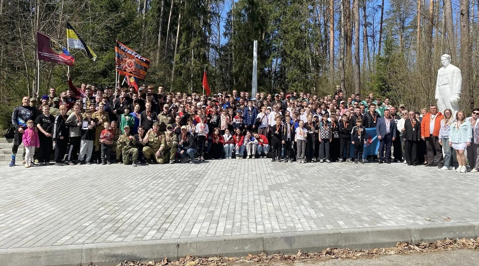 В Брянске прошел ЗАБЕГ ПАМЯТИ, посвященный подвигу Александра Виноградова
