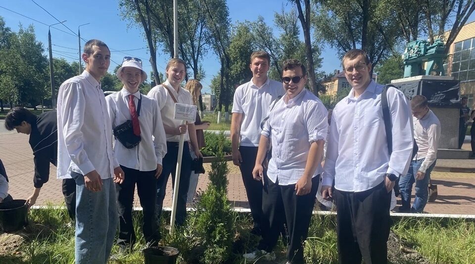 В Год единства народов России студентами заложена «Аллея выпускников»