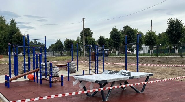 В Клетне завершается строительство новой спортивной площадки