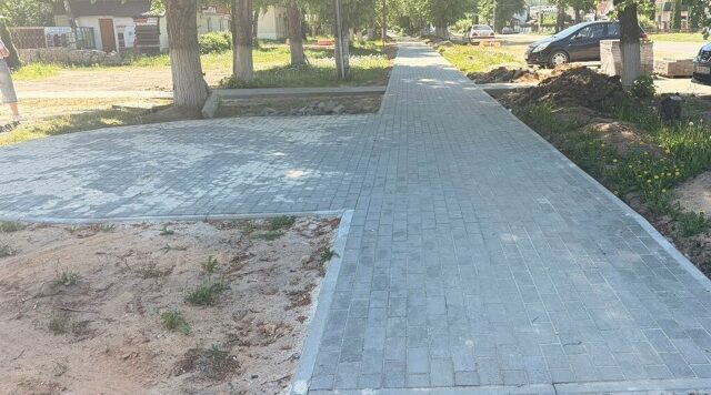 Общественную территорию благоустраивают в поселке Сеща