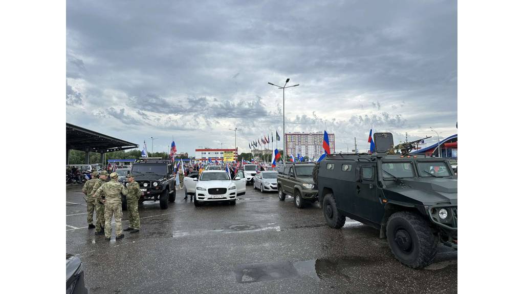В Брянске сотни автомобилей вышли на автопробег в честь Дня России