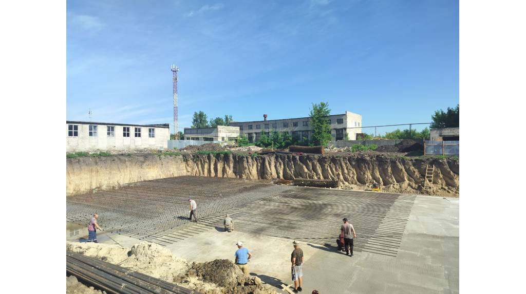 В Севске строят спортивно-оздоровительный комплекс с бассейном