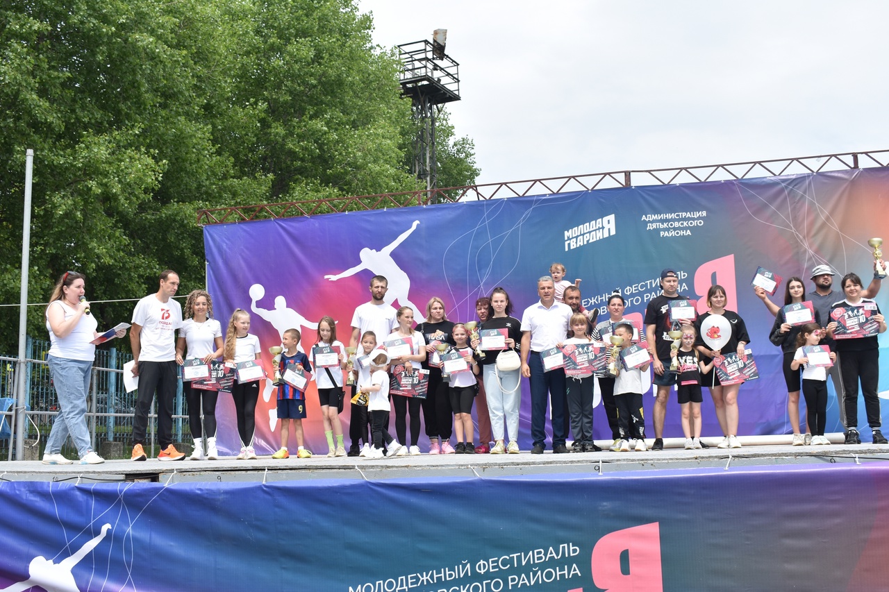 В Дятькове проходит юбилейный фестиваль «Энергия молодых»