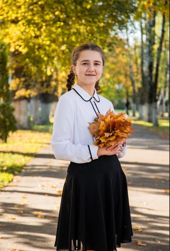 Ника Манулина из Дятьковской школы №2 — получила 100 баллов по русскому языку и 90 по химии