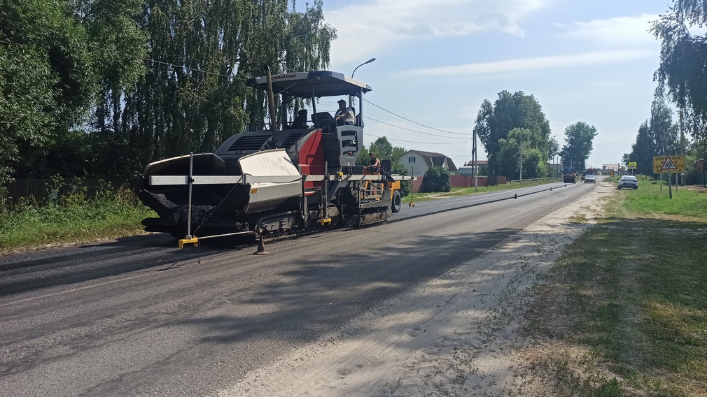 В поселке Выгоничи Брянской области продолжается капремонт участка автодороги «Брянск-Новозыбков»-Трубчевск»-Выгоничи