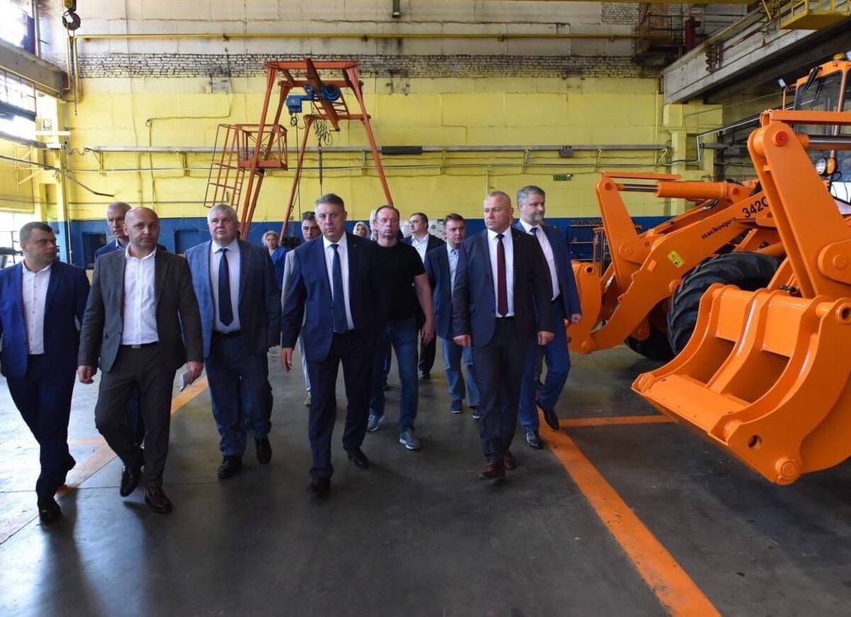 Представители Белорусского посольства посетили совместное предприятие «Амкодор-Брянск»