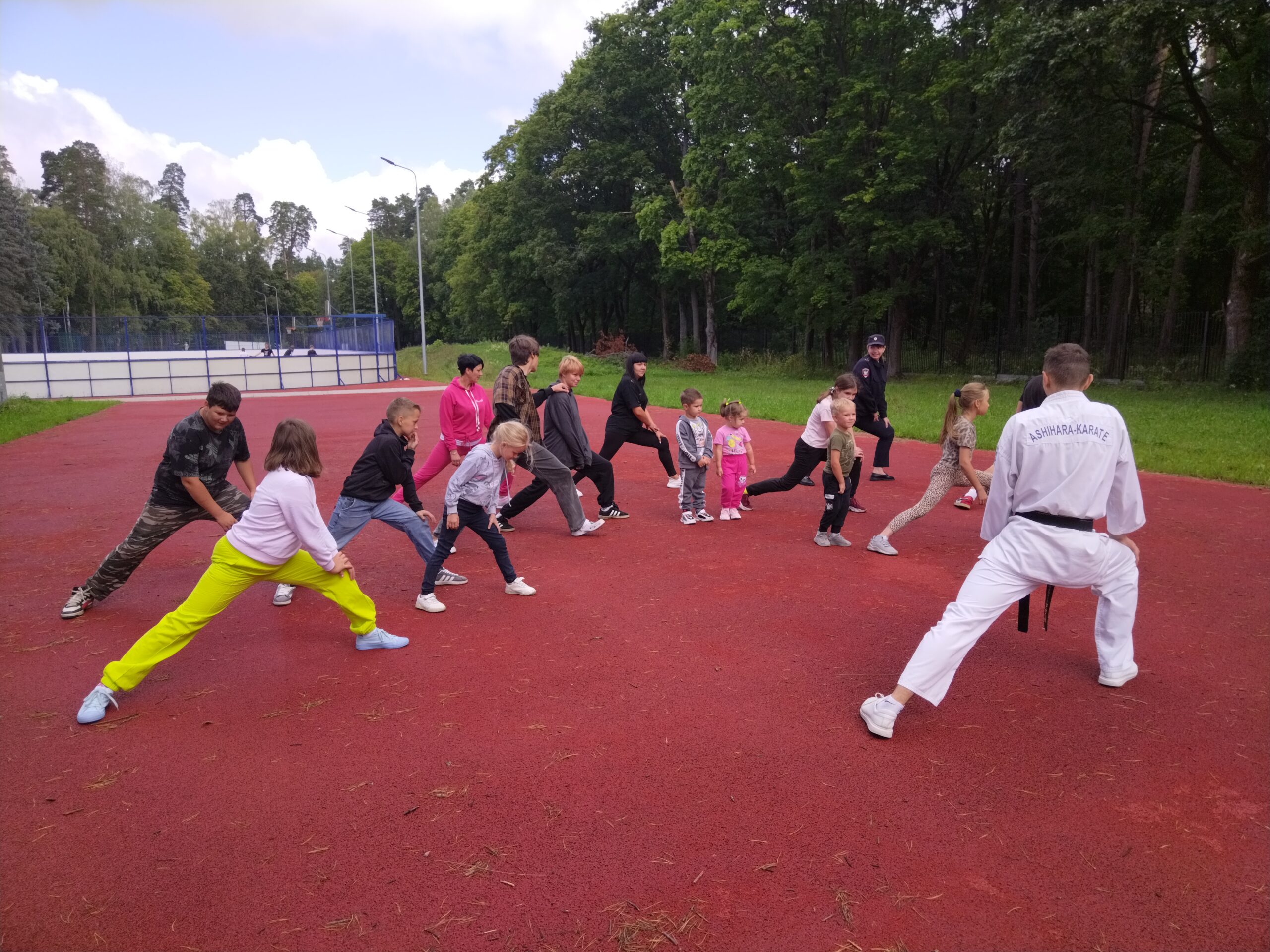 Сотрудники дорожной полиции провели зарядку на на железнодорожной станции Клинцы