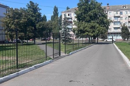 Осужденные ИК-2 изготовили ограждение для Дворца культуры имени Д. Е. Кравцова