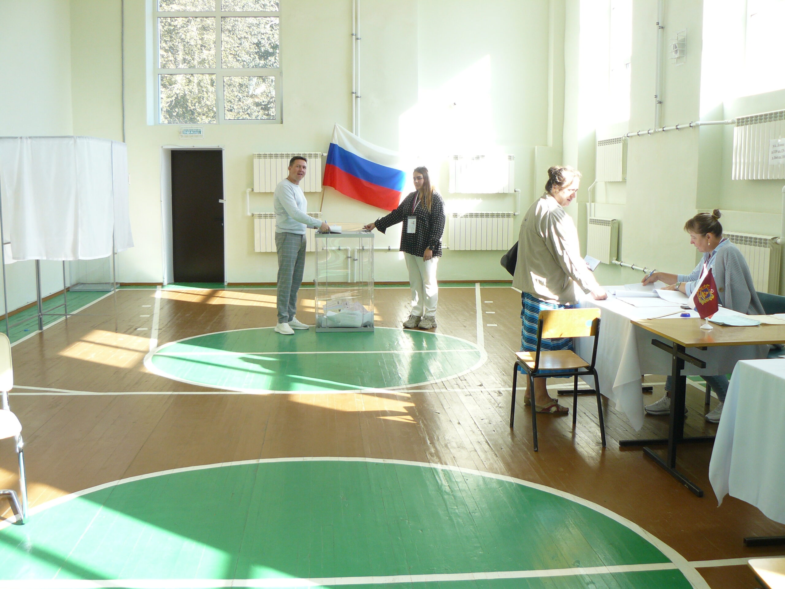 Николай Бондарев — сотрудник Дятьковского «АЙТИ — куб», исполнив гражданский долг отправился на работу