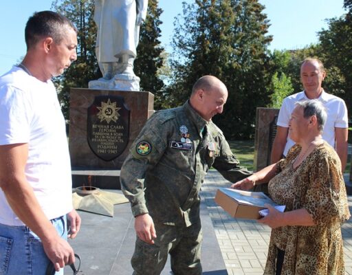 В Жуковке прошла передача медальона героя Великой Отечественной войны родственникам
