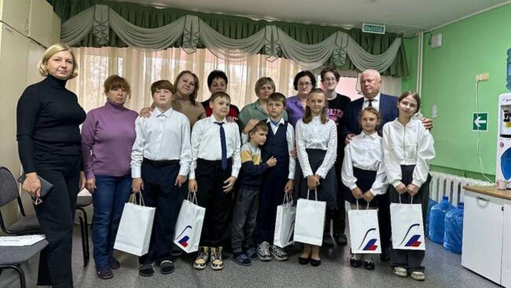 Школьникам, прибывшим из Курской области, вручили планшеты