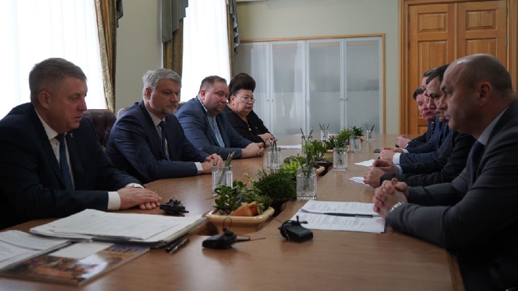 Александр Богомаз провел рабочую встречу с Александром Рогожником