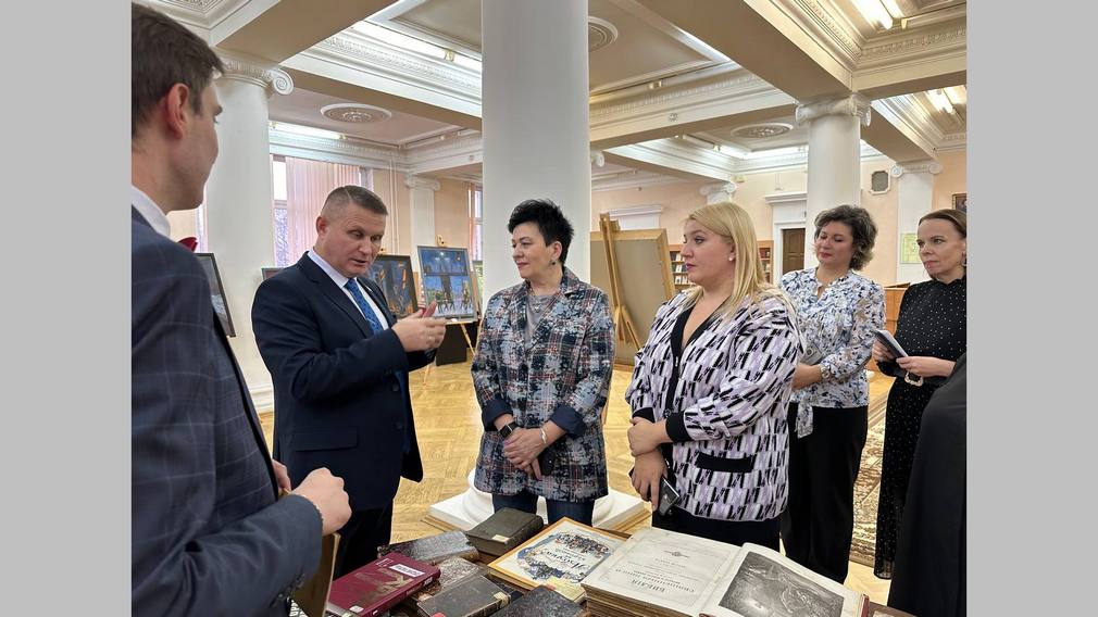 В Брянской областной библиотеке им. Ф.И. Тютчева началась Всероссийская акция «Ночь искусств»