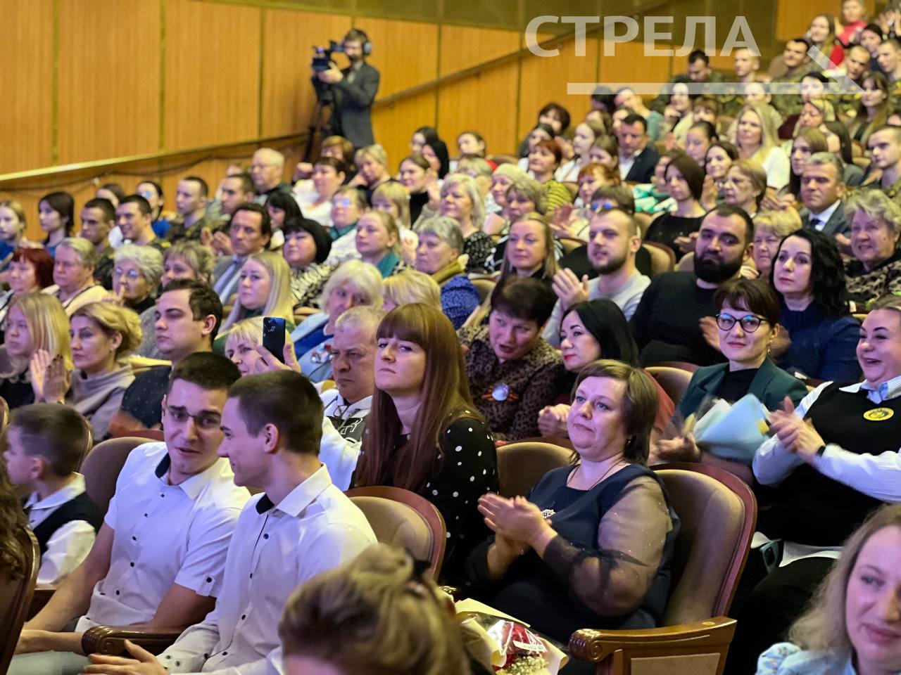 Губернатор Александр Богомаз написал в телеграм-канале: «Жизнь каждого из нас начинается на руках мамы …»