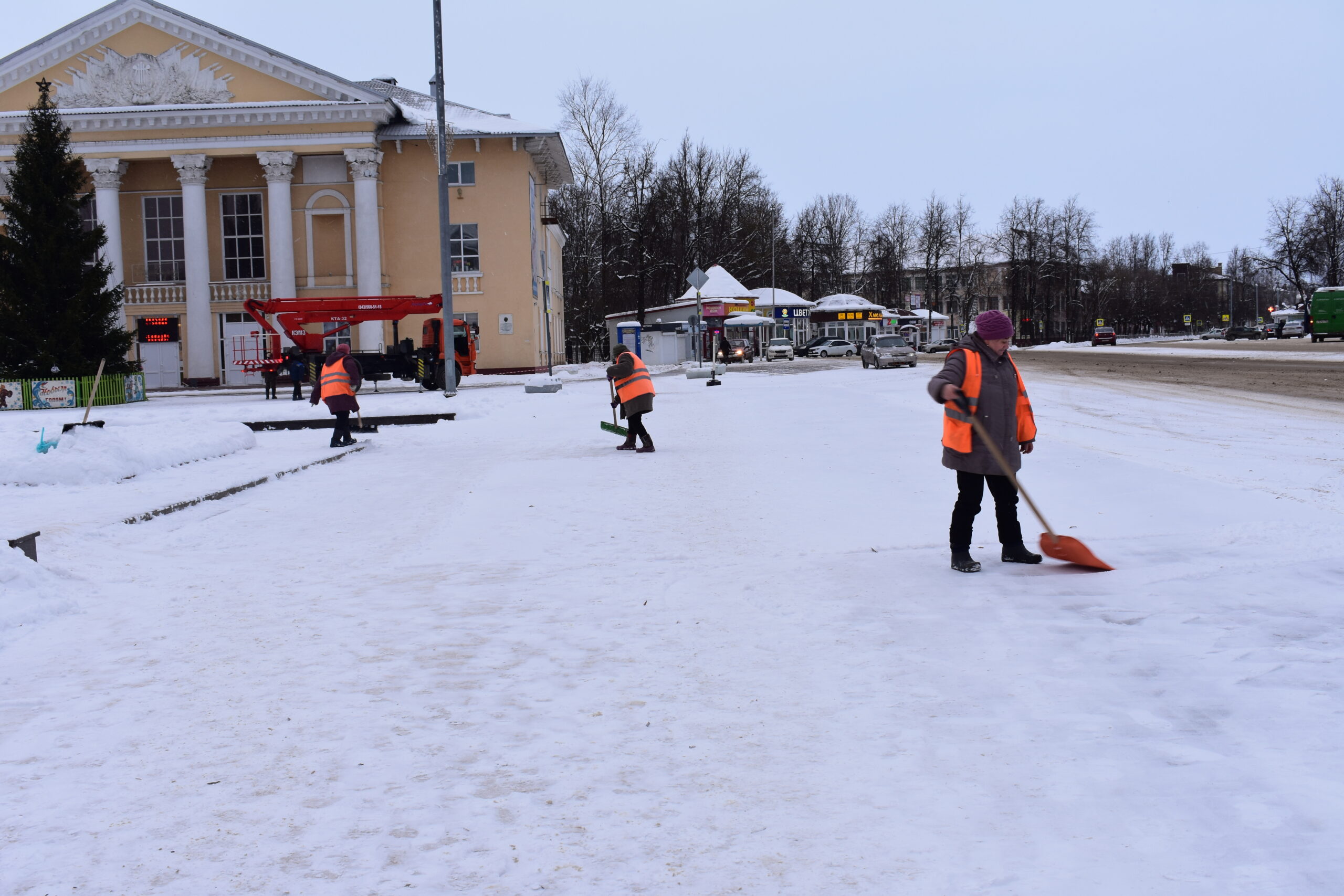 В Брянской области продолжается уборка снега