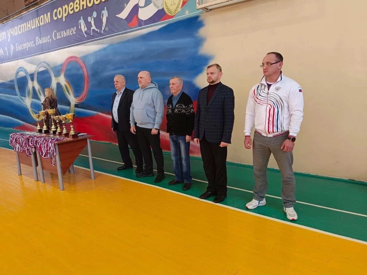 В Дятьково проходит открытый Рождественский турнир по волейболу, памяти Ю.И. Акулова