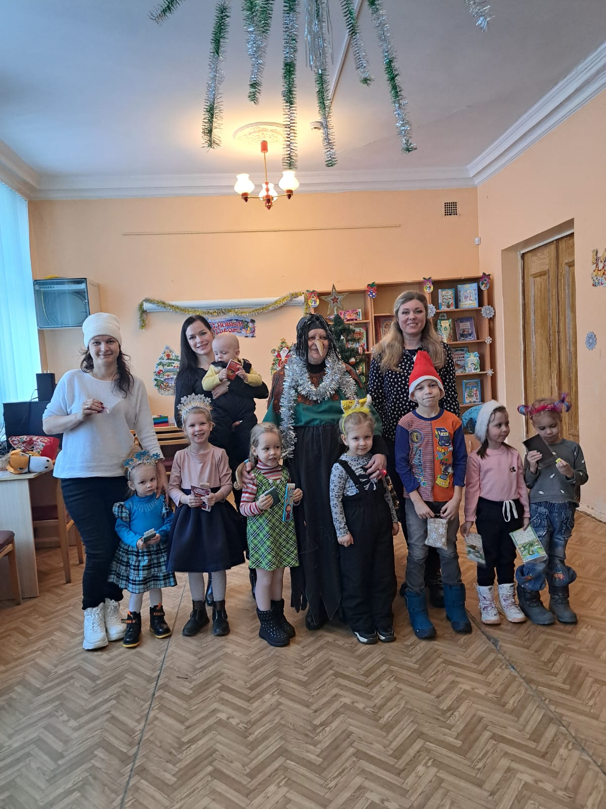 В детской библиотеке прошла конкурсно-игровая программа «Новогодние веселые вытворяшки»