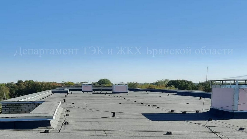 В 2024 году по улице Грибоедова в Брянске капитально отремонтировали крышу многоквартирного дома
