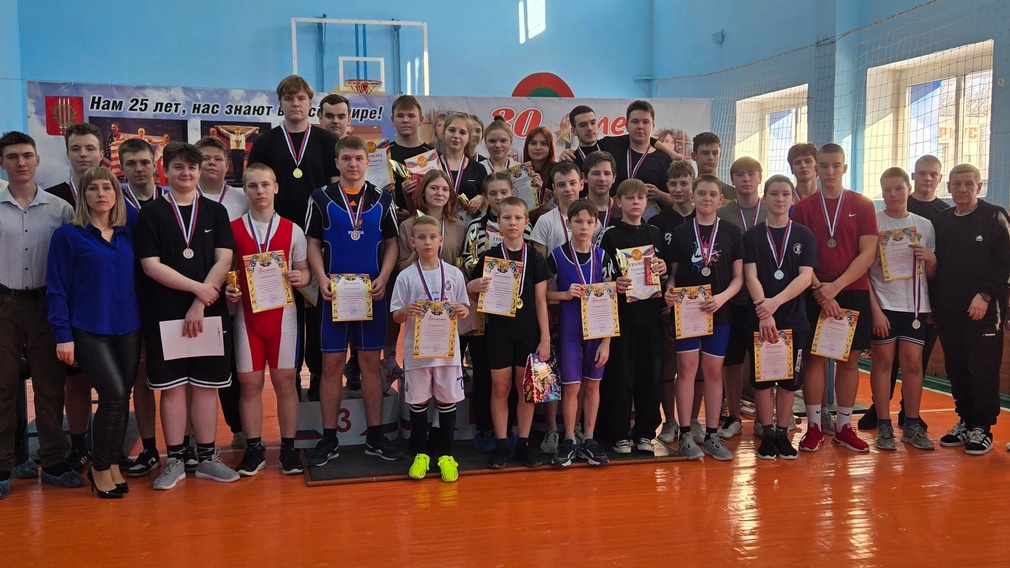 В Климово провели Рождественский турнир по жиму лежа