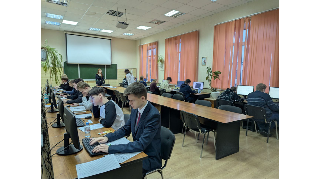 Владислав Павлючков из лицея №2 города Брянска стал победителем областной олимпиады по информатике
