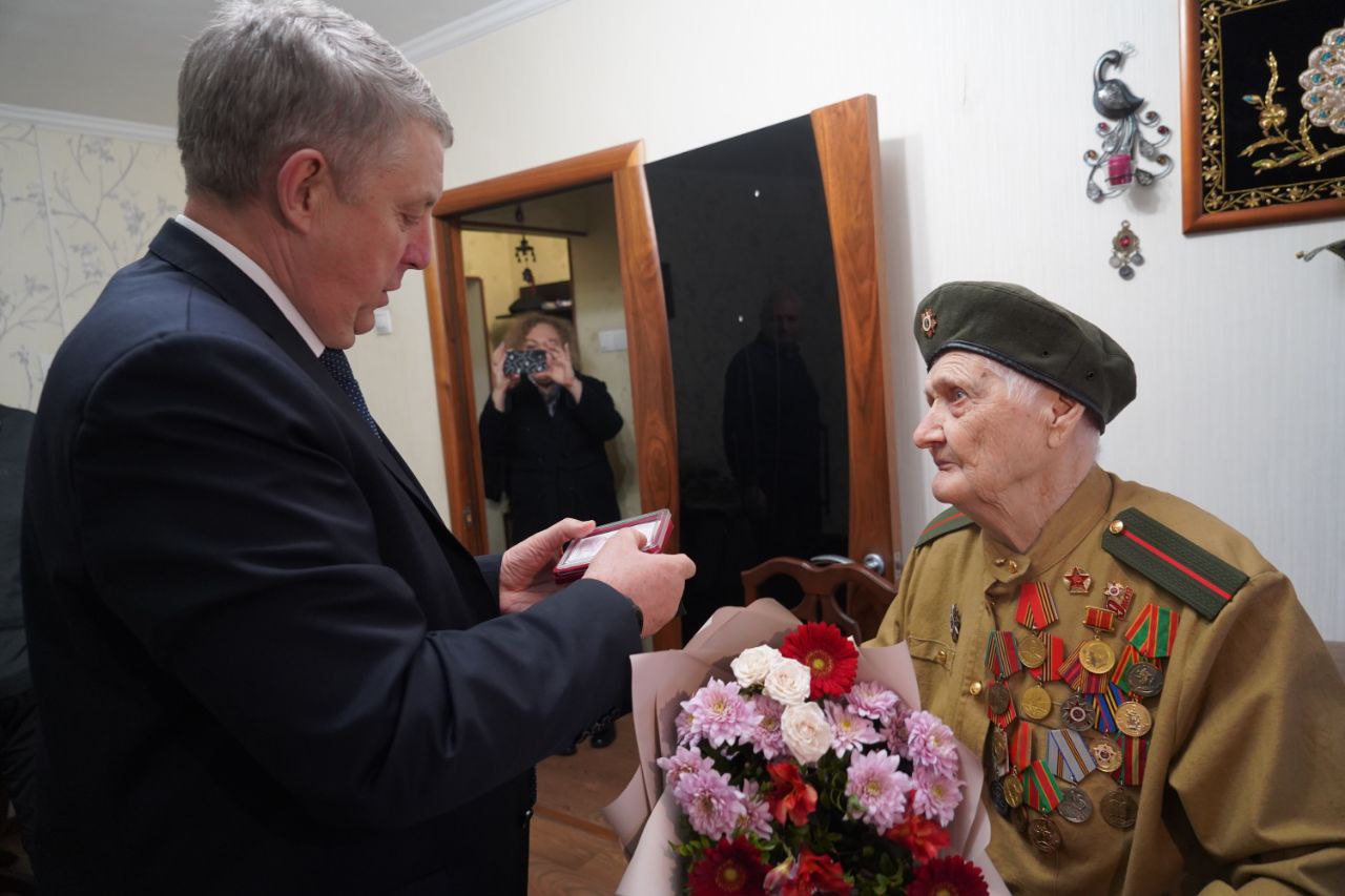 Юбилейную медаль ко Дню Победы вручили 101-ллетней жительнице Брянска