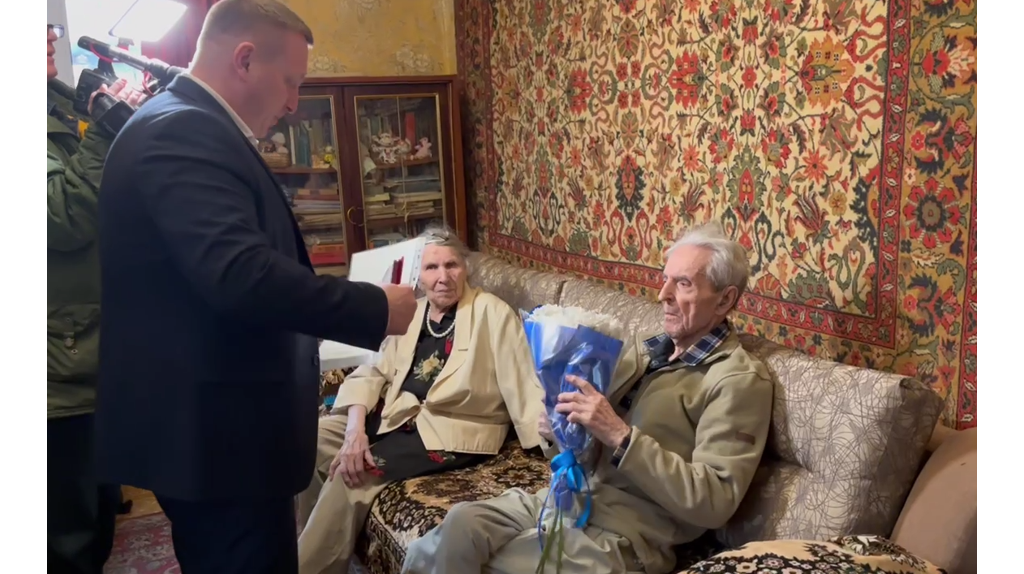 В Белых Берегах Фокинского района Брянска чествуют со 100-летним юбилеем Станислава Комарова