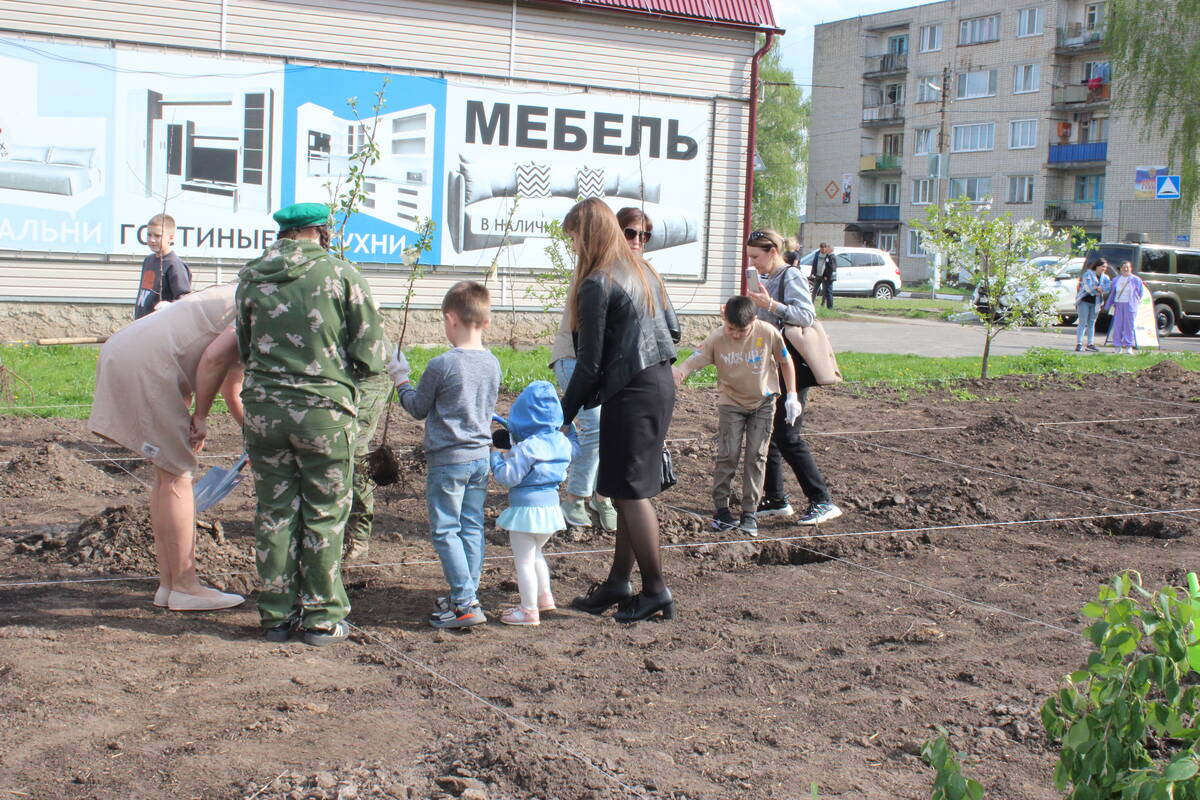 В Стародубе высадили «Сад памяти»