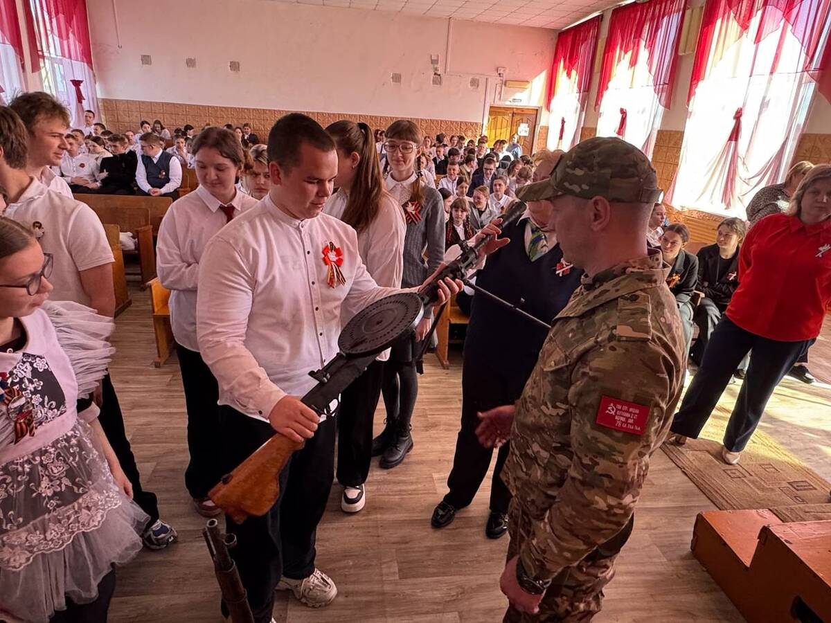 Бойцы «БАРС-Брянск» встретились с карачевскими школьниками