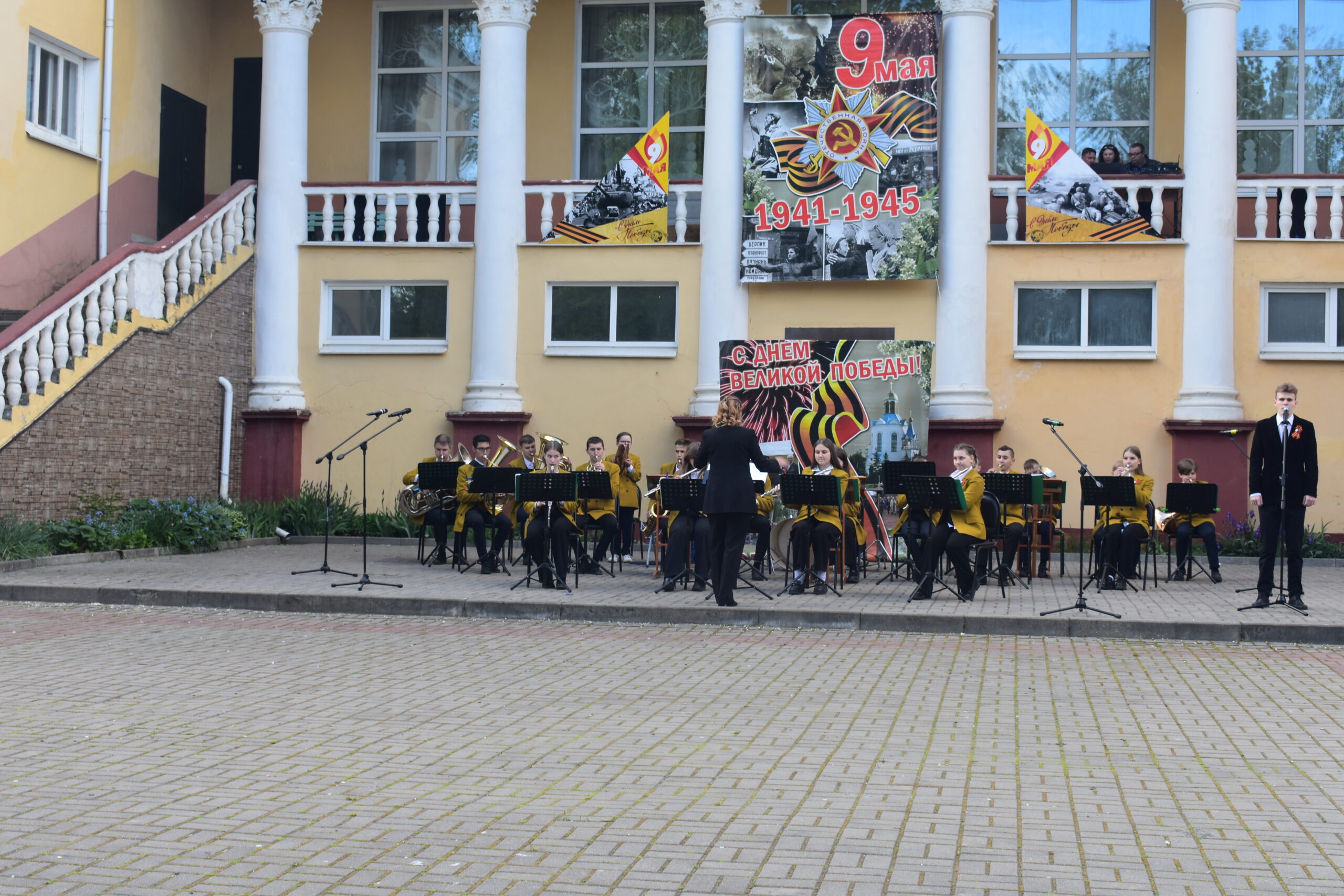 В городе Дятьково продолжается праздничная программа, посвященная Дню Победы