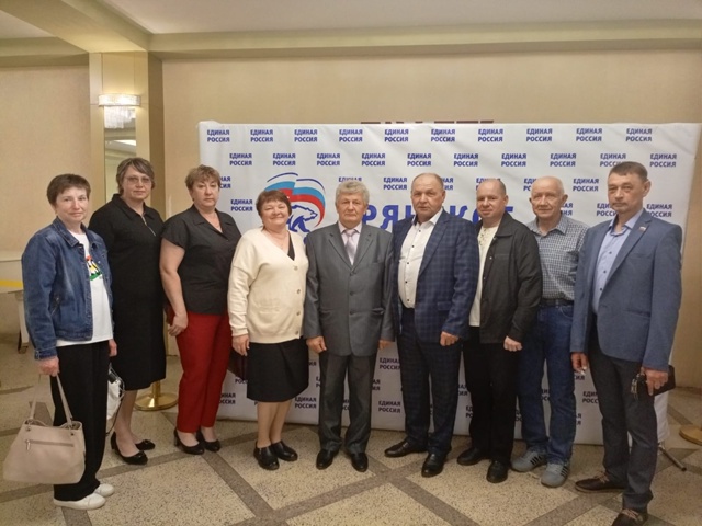 Делегация Дятьковского местного отделения партии «Единая Россия» приняла участие на встрече предварительного голосования