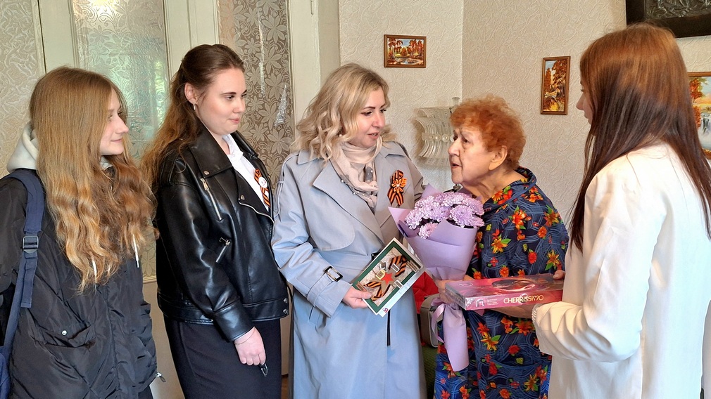 Уполномоченный по правам ребенка в Брянской области Инна Мухина посетила участника Великой Отечественной войны  — Лилию Истомину
