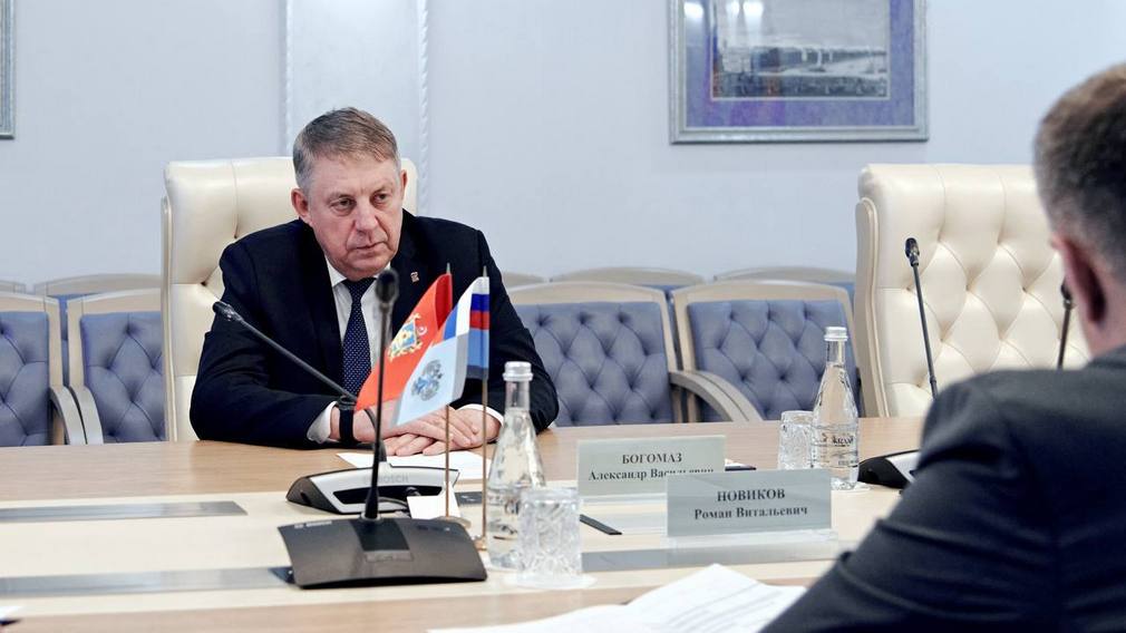 В Брянске Александр Богомаз провел рабочую встречу с руководителем Федерального дорожного агентства