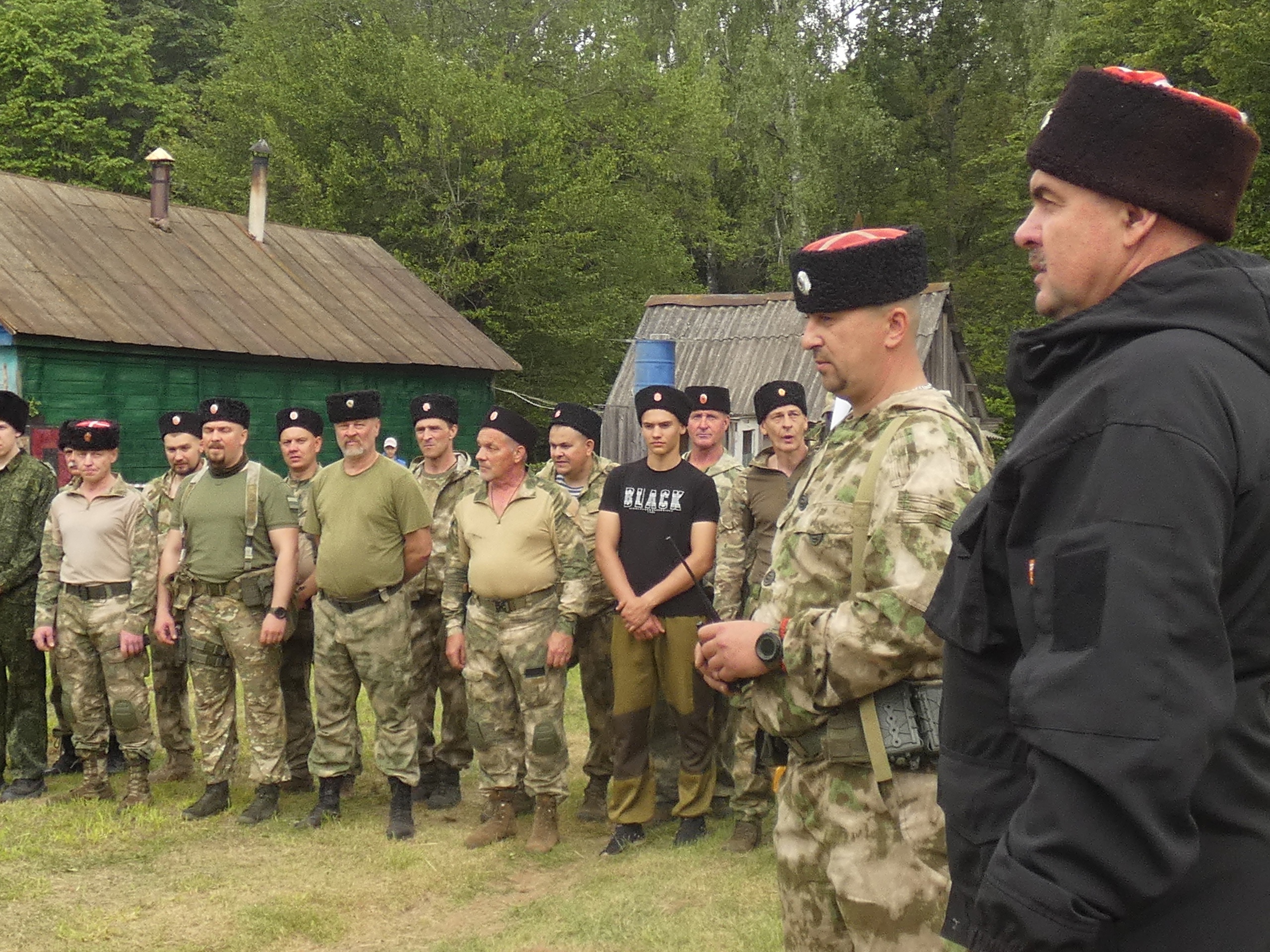 Дятьковские казаки побывали на празднике для детишек в Новозыбкове
