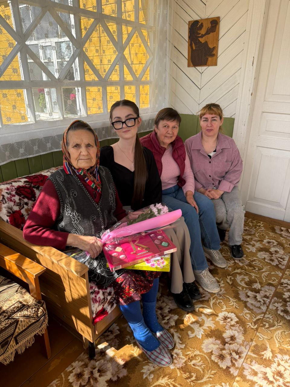 Жительнице Дятьковского района Раисе Дмитриевне Иваниной исполнилось 90 лет