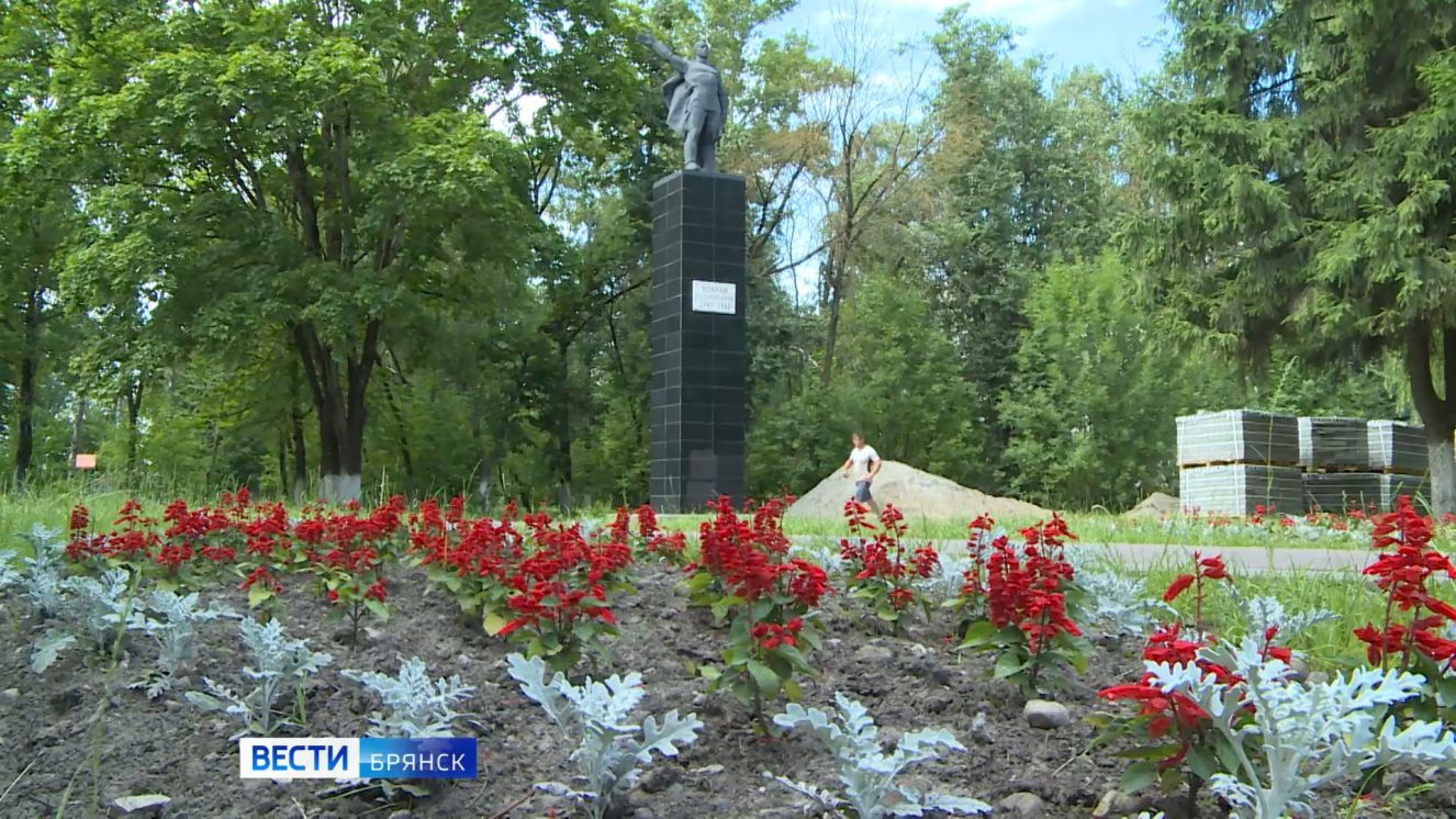 Начался второй этап благоустройства в сквере Металлургов в Бежице