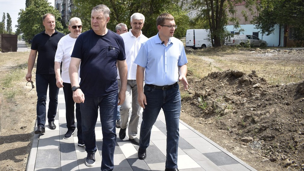 О рабочей поездке руководства региона в  в подшефную Брянку Луганской Народной Республики