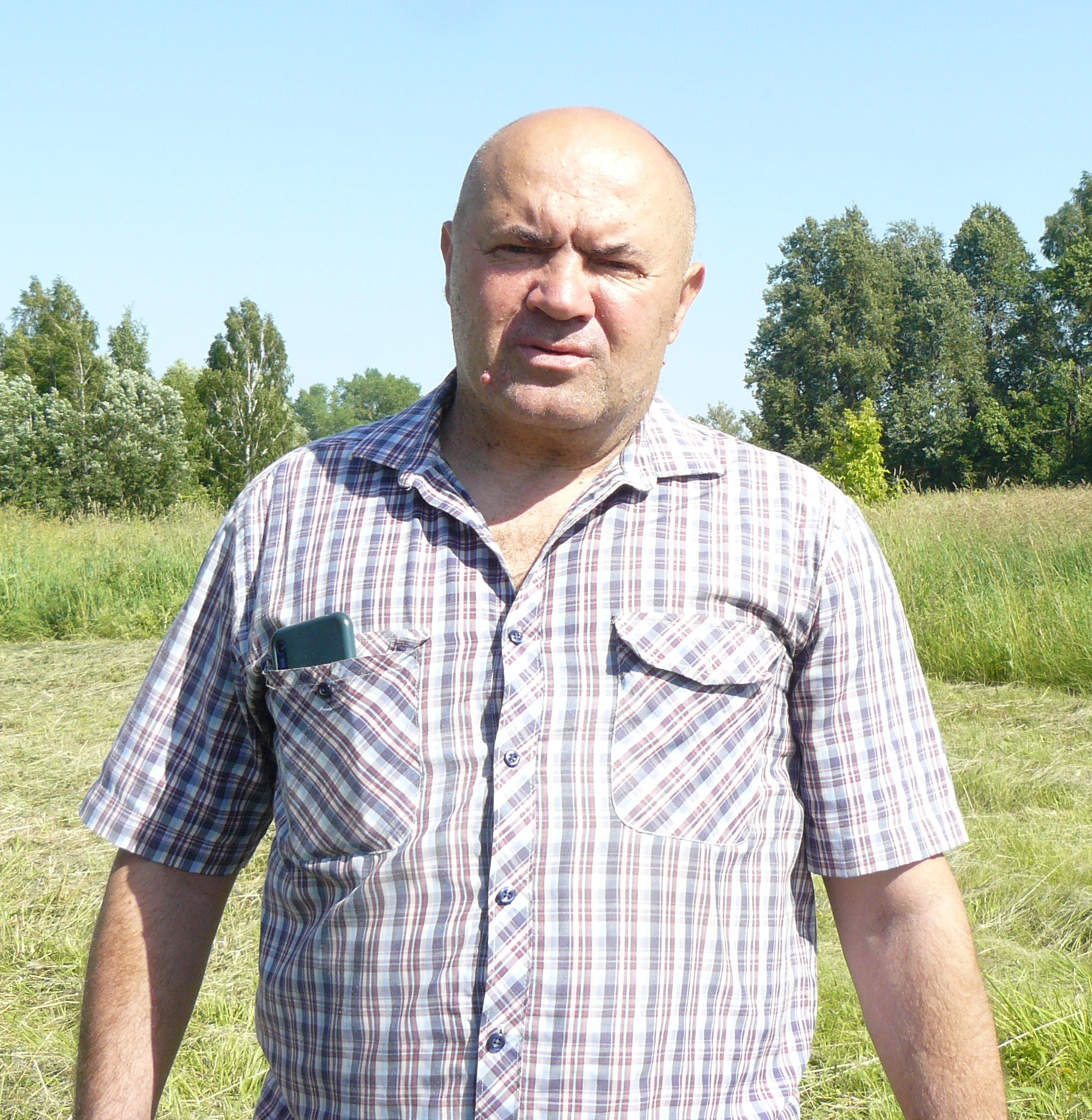 Мы должны помогать своим трудом нашим бойцам!