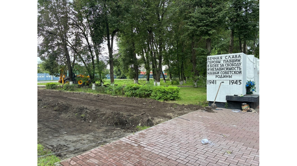 В сквере Металлургов в Бежицком районе Брянска начался второй этап работ по благоустройству