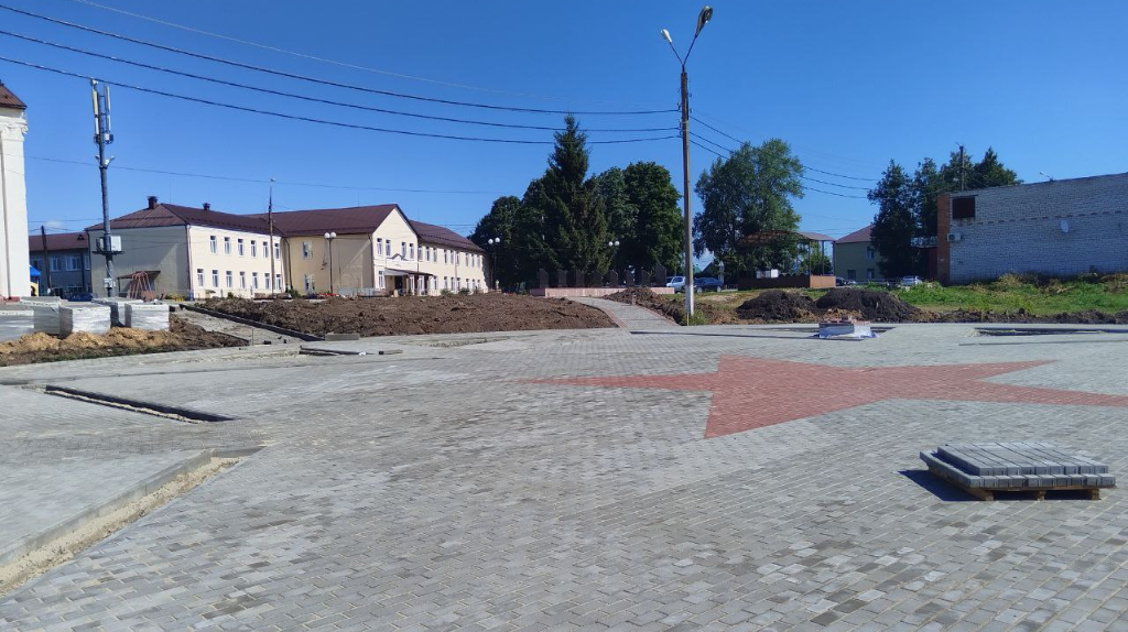 В поселке Выгоничи продолжается благоустройство парка Победы