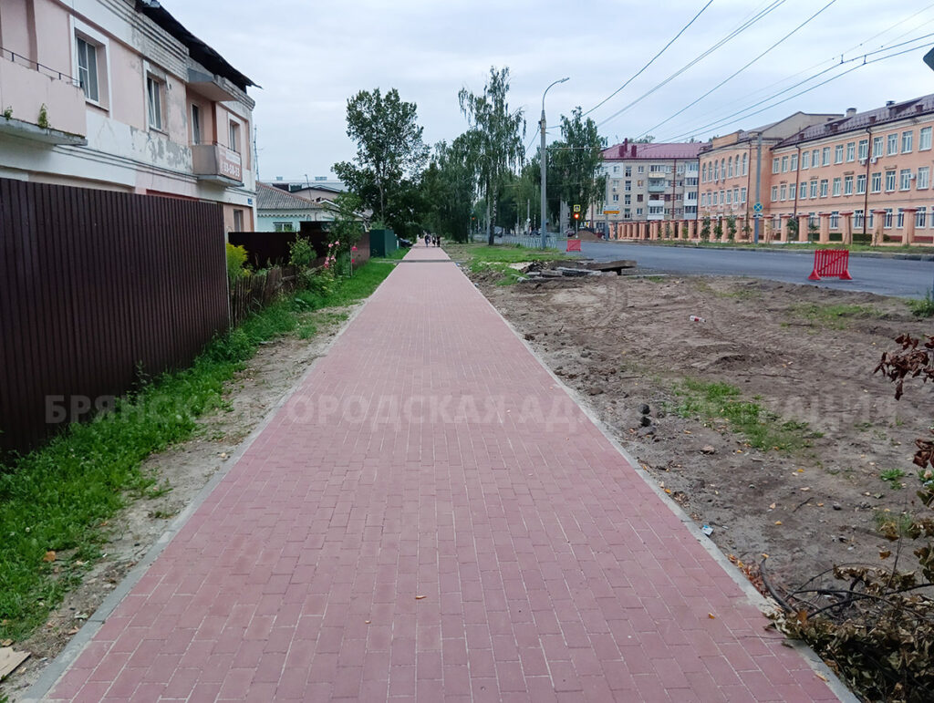 Продолжается благоустройство улиц города Брянска
